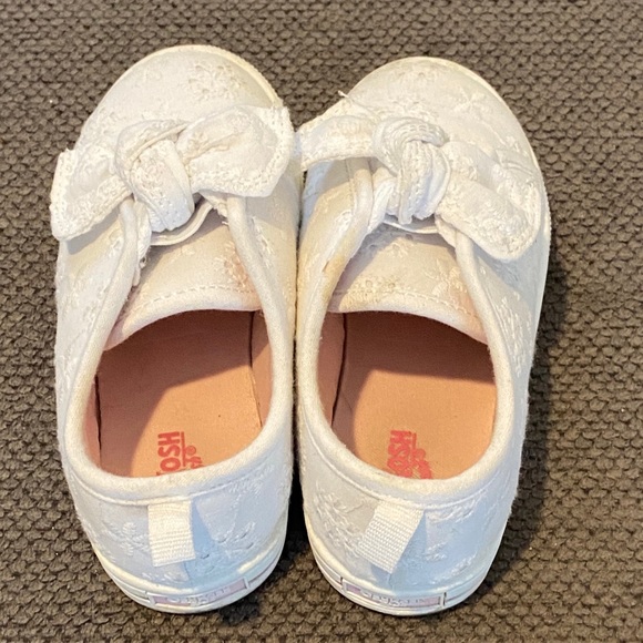 OshKosh white slip on sneakers, toddler size 9 - Picture 6 of 6